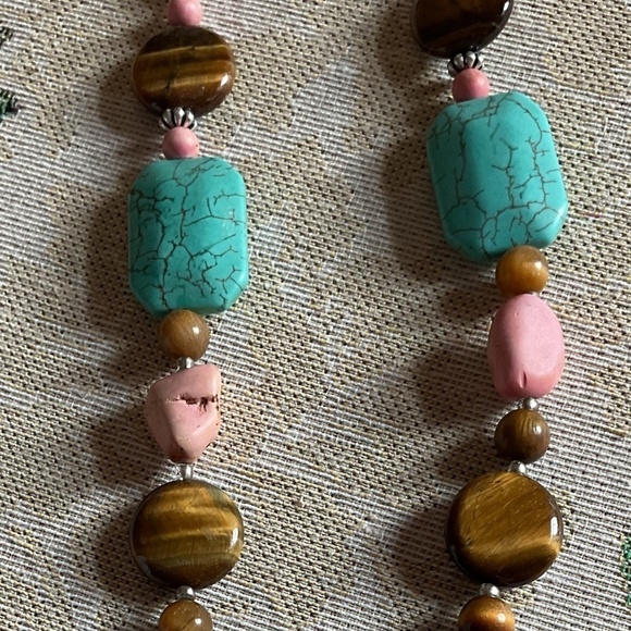 Turquoise Blue/Pink Mother of Pearl Tiger Eye Floral Hand made Necklace - Picture 8 of 9